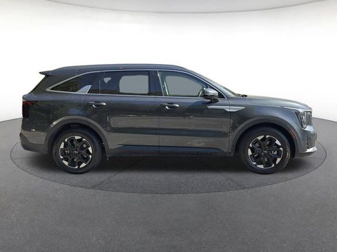 Used 2024 Kia Sorento S image 6
