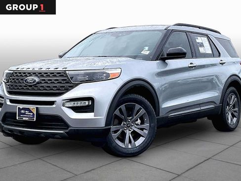Certified 2022 Ford Explorer XLT w/ Equipment Group 202A AWD/4WD image 1