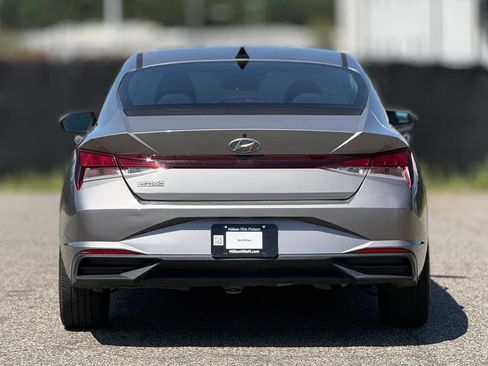 Used 2021 Hyundai Elantra SEL FWD image 4