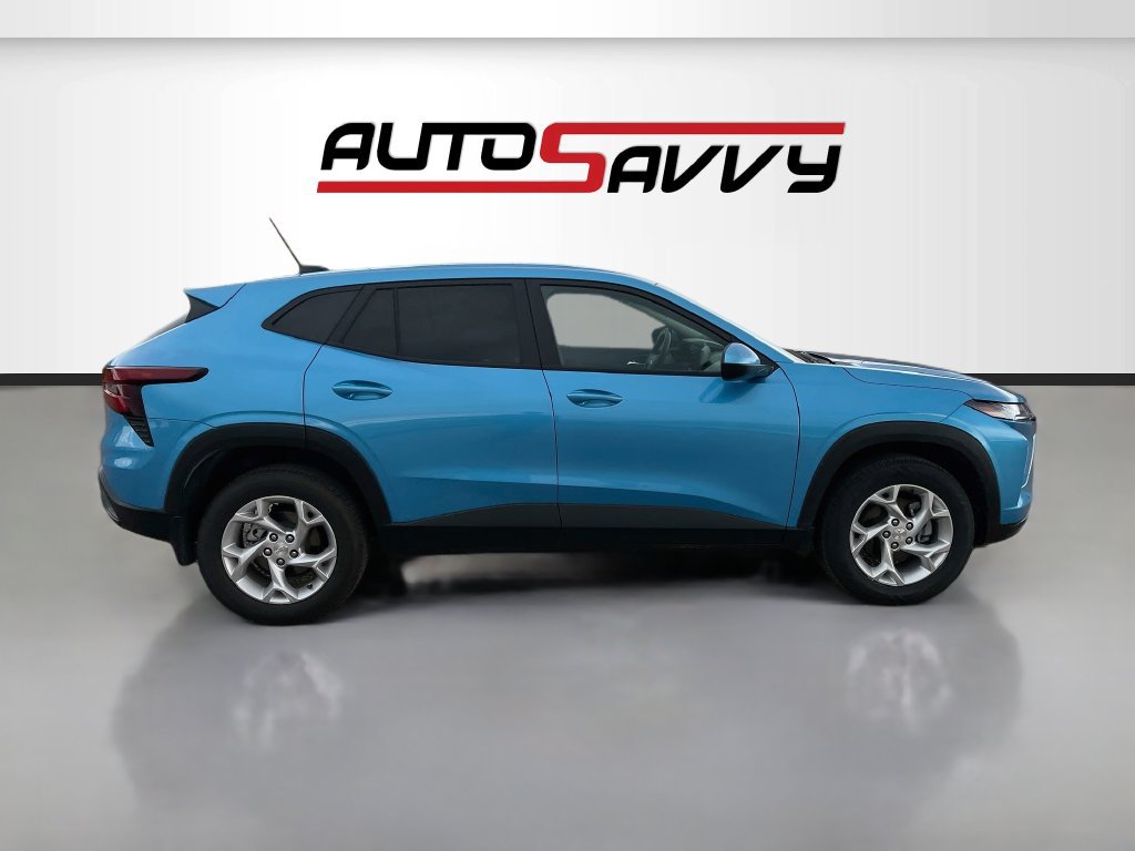 Used 2025 Chevrolet Trax LS w/ LS Convenience Package FWD image 8