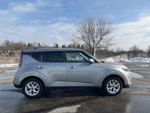 Used 2025 Kia Soul LX w/ LX Technology Package image 3