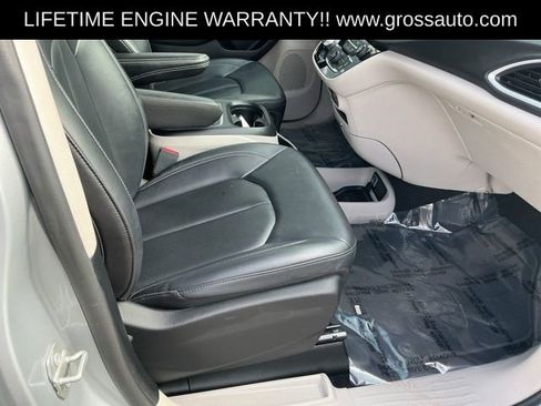 Used 2024 Chrysler Pacifica Touring-L FWD image 27