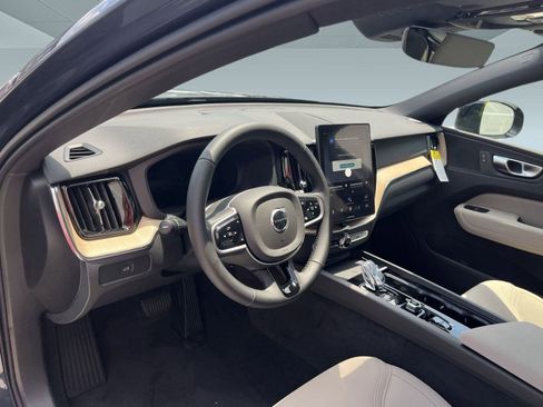 Used 2026 Volvo XC60 B5 Core image 4