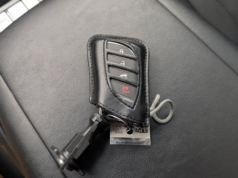 Used 2019 Lexus LS 500h AWD image 38