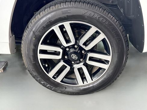 Used 2024 Toyota 4Runner Limited AWD/4WD image 22