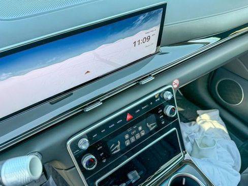 Used 2025 Genesis GV80 2.5T Standard image 17