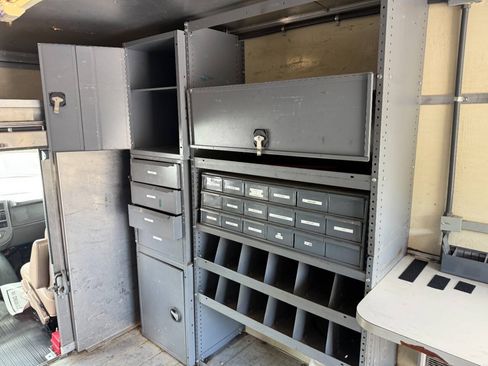 Used 2009 Chevrolet Express 3500 RWD image 23