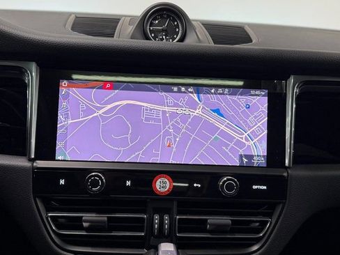 Certified 2025 Porsche Macan image 20