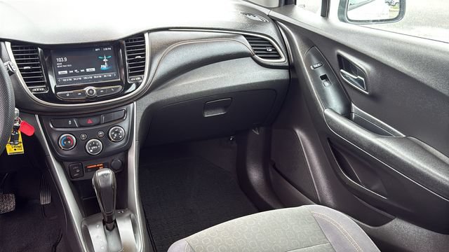 Used 2017 Chevrolet Trax LS FWD image 28