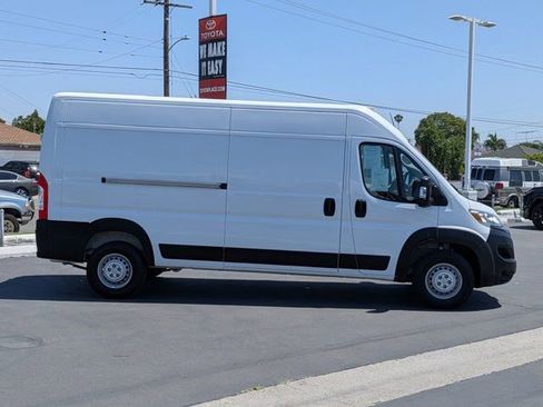 Used 2025 RAM ProMaster 2500 w/ Convenience Group FWD image 4