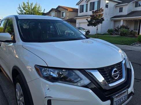Used 2017 Nissan Rogue S FWD image 4