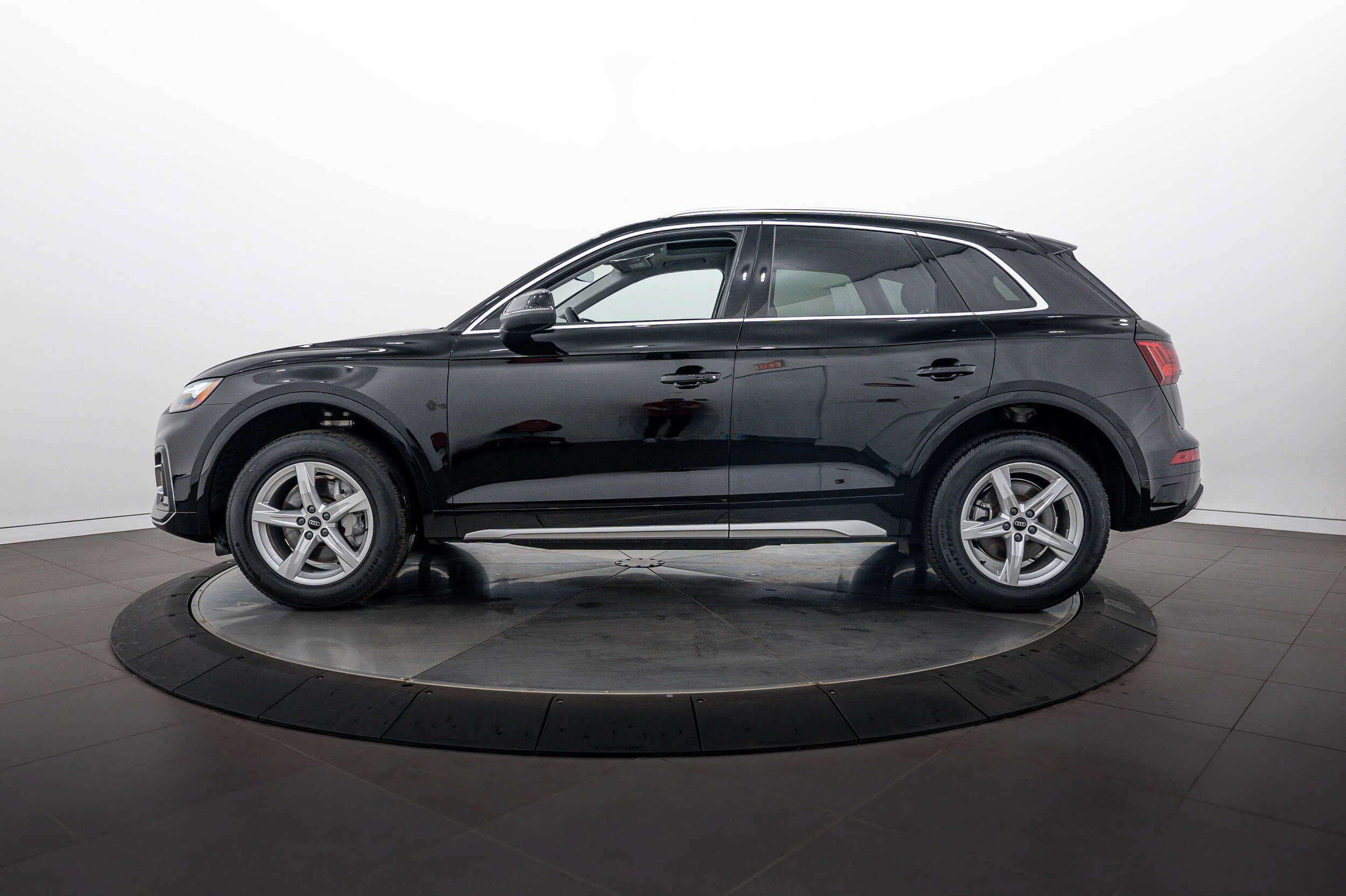 Certified 2023 Audi Q5 2.0T Premium w/ Convenience Package AWD/4WD image 6