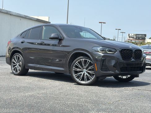 Used 2024 BMW X4 xDrive30i w/ Premium Package AWD/4WD image 2