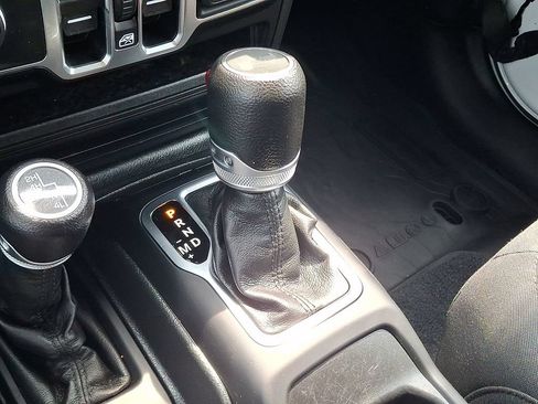 Used 2022 Jeep Wrangler Unlimited Sport AWD/4WD image 16