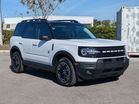 New 2025 Ford Bronco Sport Outer Banks image 2
