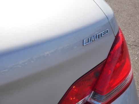 Used 2006 Toyota Avalon Limited FWD image 18