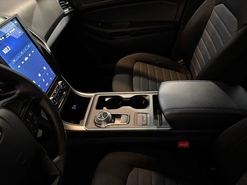 Used 2024 Ford Edge SE w/ Black Appearance Package image 17