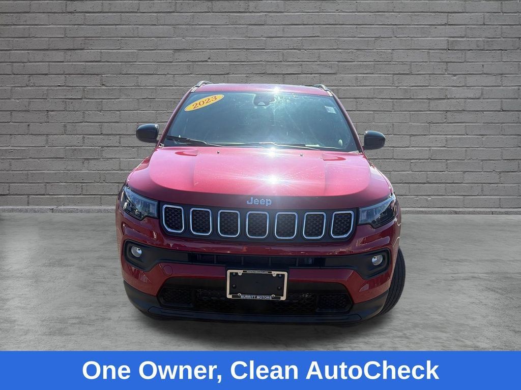 Used 2023 Jeep Compass Latitude w/ Convenience Group AWD/4WD image 2