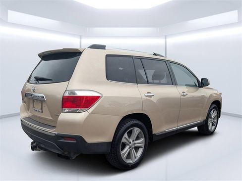 Used 2012 Toyota Highlander Limited image 3