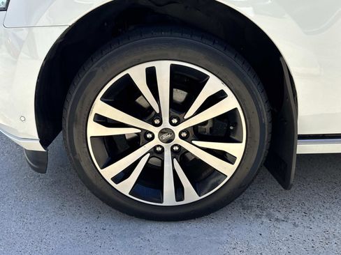 Used 2021 Ford Expedition Platinum RWD image 4