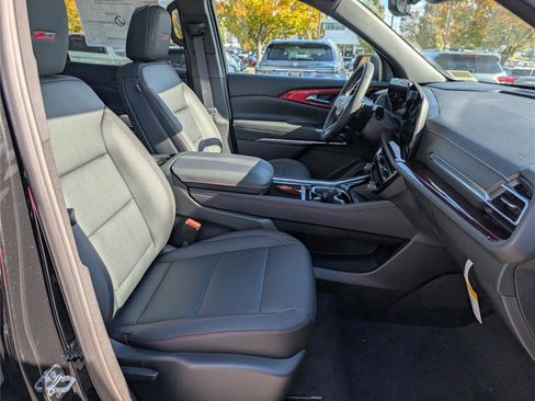 New 2026 Chevrolet Traverse Z71 w/ Driver Confidence Package image 8