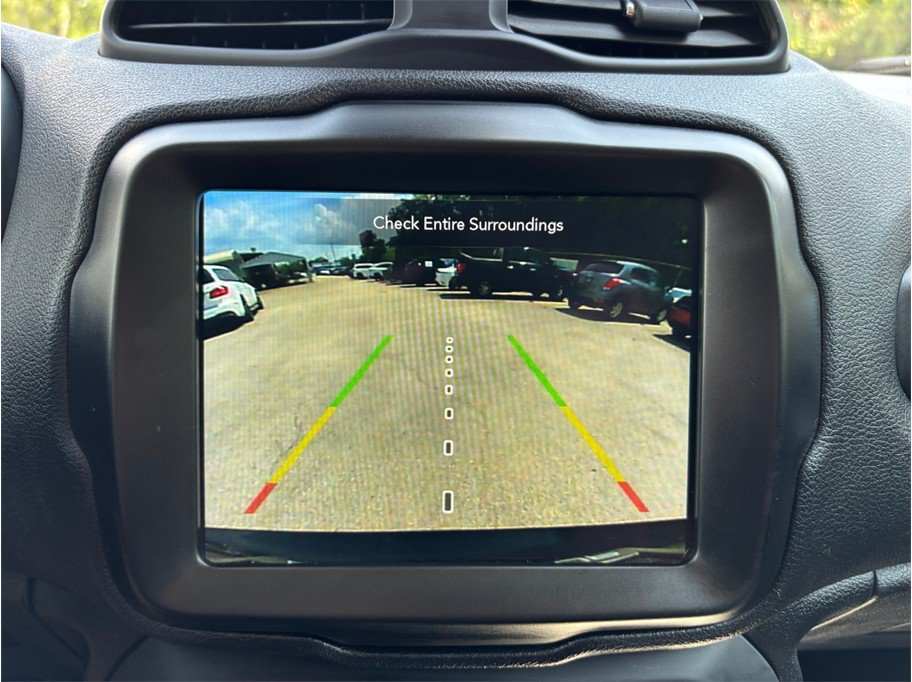 Used 2023 Jeep Renegade Latitude AWD/4WD image 27