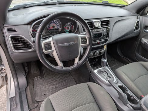 Used 2012 Chrysler 200 Touring FWD image 13