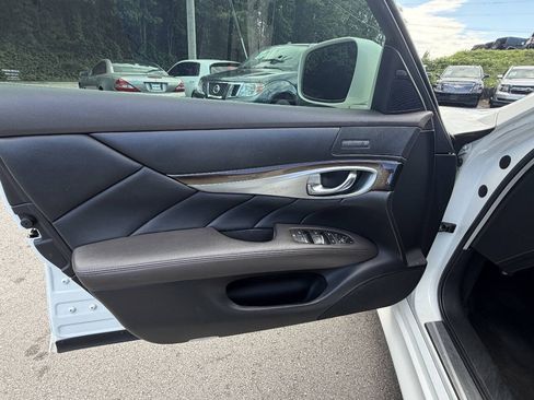 Used 2011 INFINITI M37 w/ Deluxe Touring Pkg RWD image 16