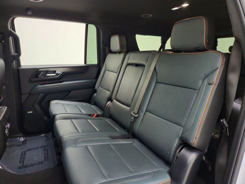 Used 2025 GMC Yukon XL AT4 AWD/4WD image 25
