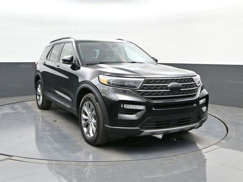 Certified 2022 Ford Explorer XLT w/ Equipment Group 202A image 22