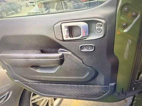 Used 2021 Jeep Wrangler Unlimited Rubicon AWD/4WD image 11