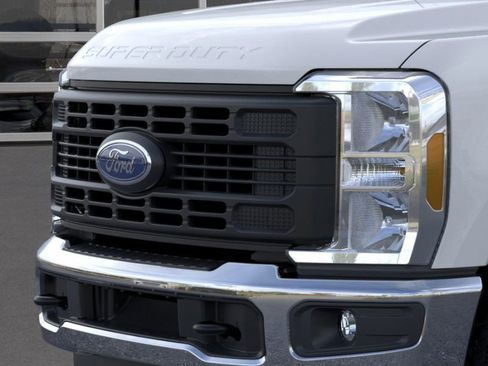 New 2026 Ford F250 XL w/ XL Chrome Package image 17