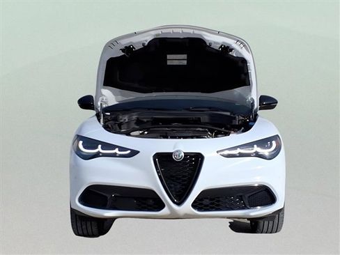 Used 2024 Alfa Romeo Stelvio Veloce image 23