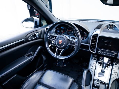 Used 2017 Porsche Cayenne Platinum Edition AWD/4WD image 9