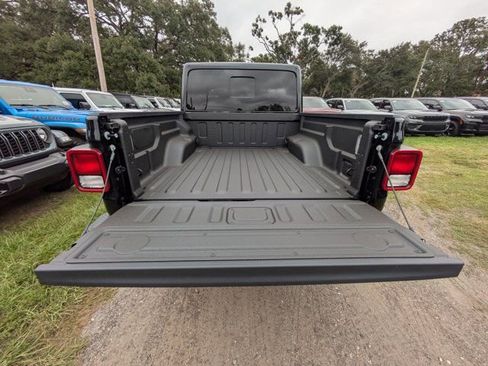 New 2025 Jeep Gladiator Sport image 11