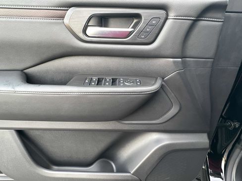 New 2026 Nissan Armada SL w/ Captain's Chari Seat Package image 22