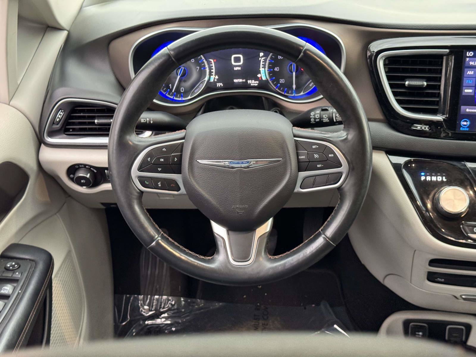 Used 2018 Chrysler Pacifica Touring-L Plus FWD image 12