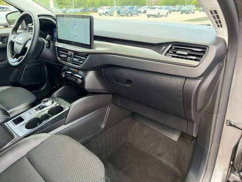 Used 2025 Ford Escape SE FWD image 12