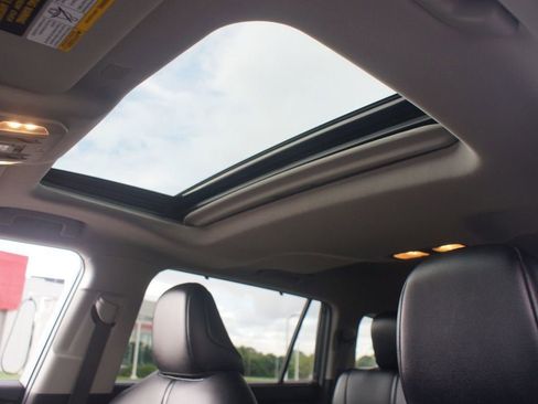Used 2021 Toyota Highlander XLE FWD image 6