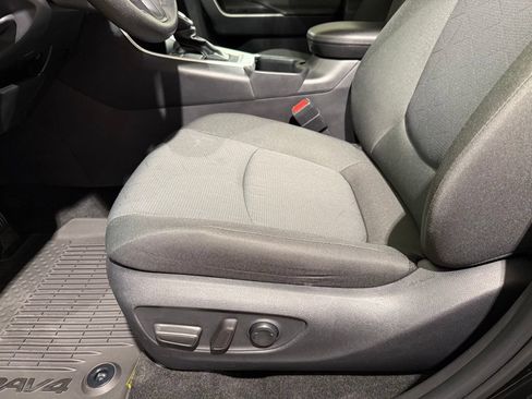 Certified 2025 Toyota RAV4 XLE AWD/4WD image 14