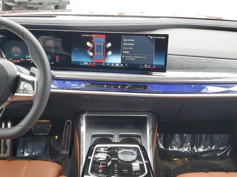 Certified 2023 BMW 760i xDrive w/ Executive Package image 22