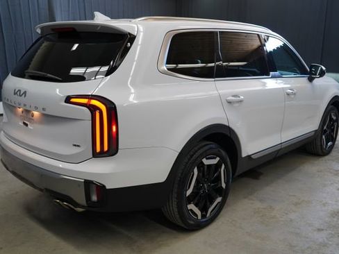 Used 2023 Kia Telluride EX w/ EX Captain's Chair Package AWD/4WD image 7