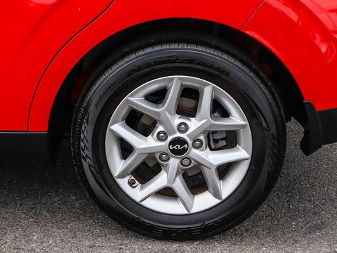 Used 2023 Kia Soul S FWD image 11