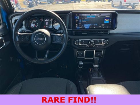 Used 2024 Jeep Gladiator Sport image 3