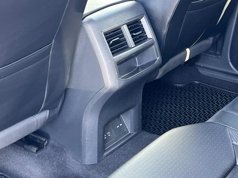 Certified 2022 Volkswagen Atlas Cross Sport SE image 22