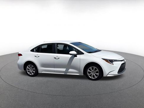 Used 2025 Toyota Corolla LE FWD image 2