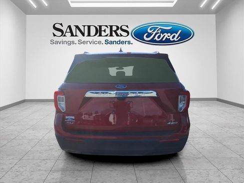 Used 2022 Ford Explorer XLT image 3