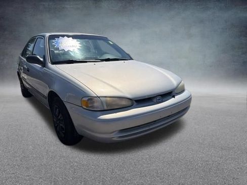 Used 2002 Chevrolet Prizm w/ Preferred Equipment Group 3 FWD image 5