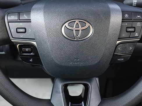 Used 2025 Toyota Camry LE FWD image 18