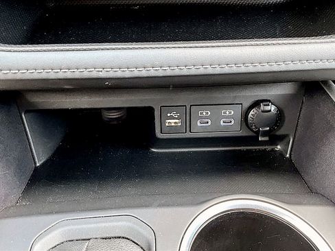 Used 2024 Toyota Highlander LE image 31